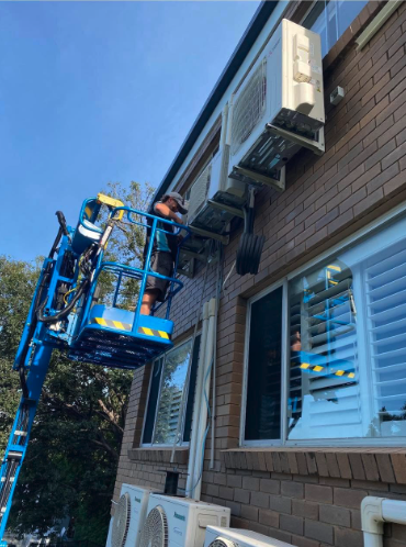 Shoreline technician at work on a light commercial site